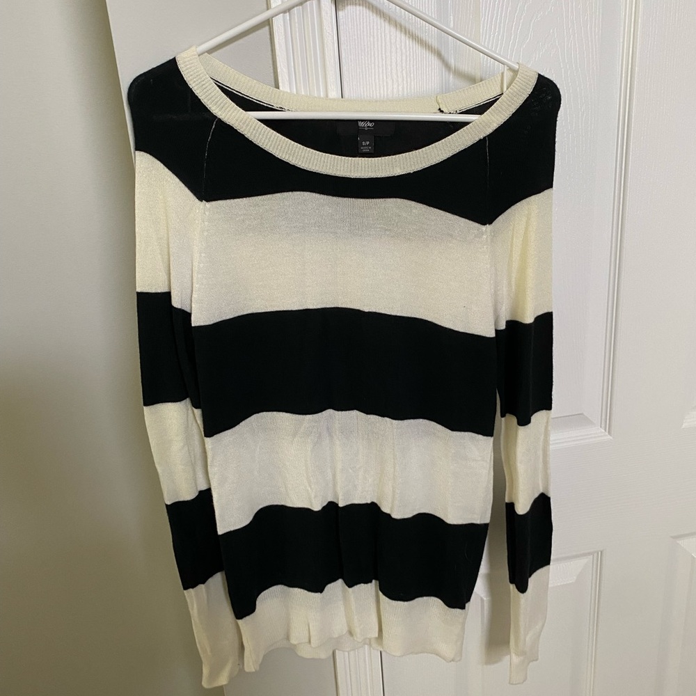 Light & cozy black and white striped sweater